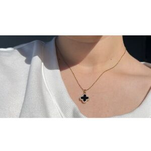 NWT fourleaf clover necklace tripleplated in 18k gold-waterproof-hyperalogenic